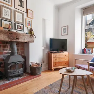  Apartment Cozy With Character Vibrant Style Flat At Leith Links Park